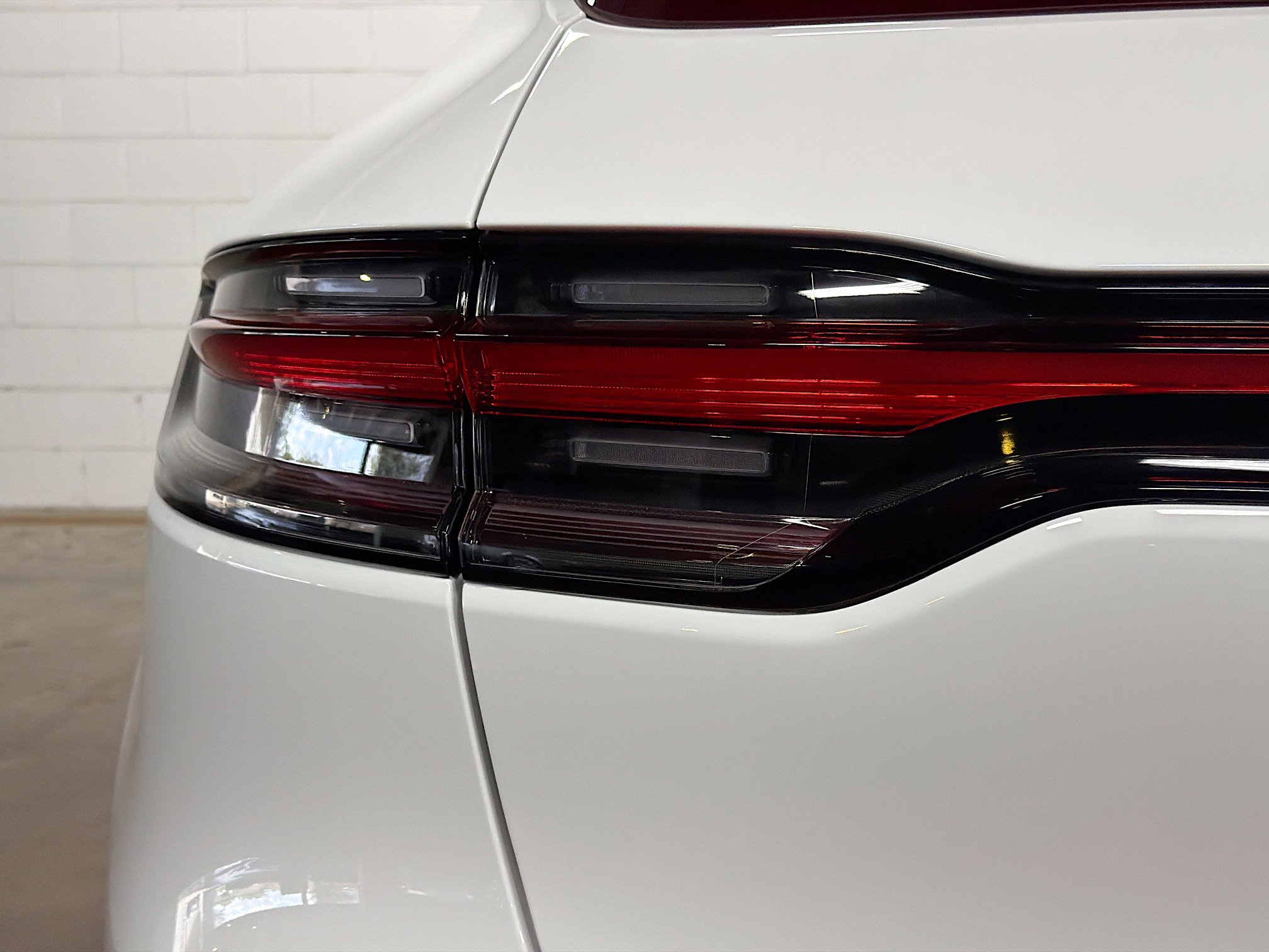 Certified 2026 Porsche Macan AWD/4WD image 11