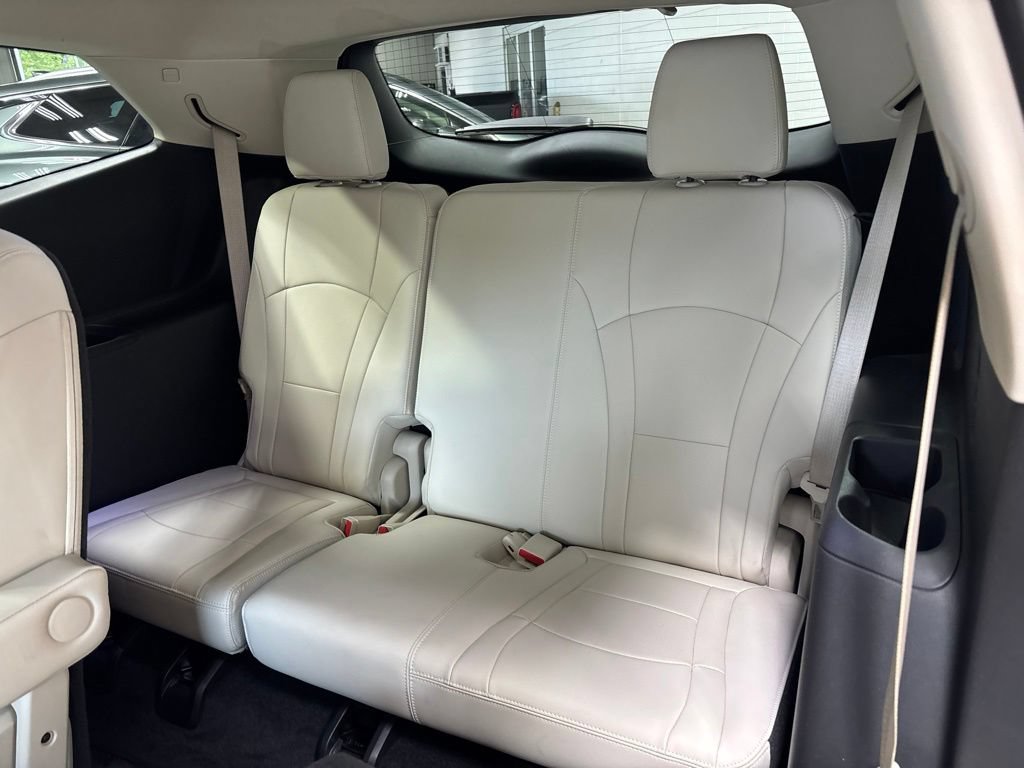 Used 2023 Buick Enclave Essence AWD/4WD image 39
