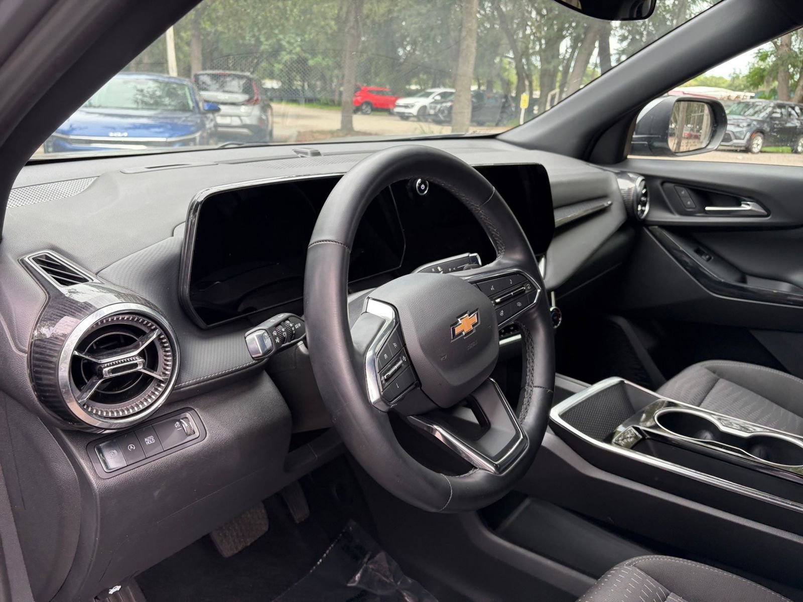 Used 2025 Chevrolet Equinox LT FWD image 44