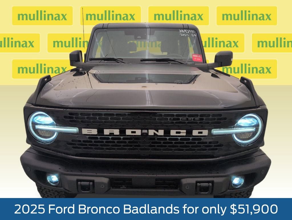 Used 2025 Ford Bronco Badlands image 16