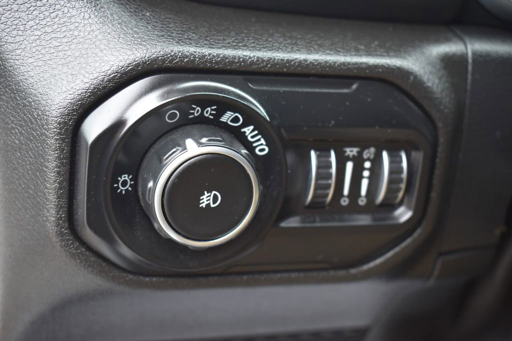 Used 2018 Jeep Wrangler Unlimited Sahara image 28