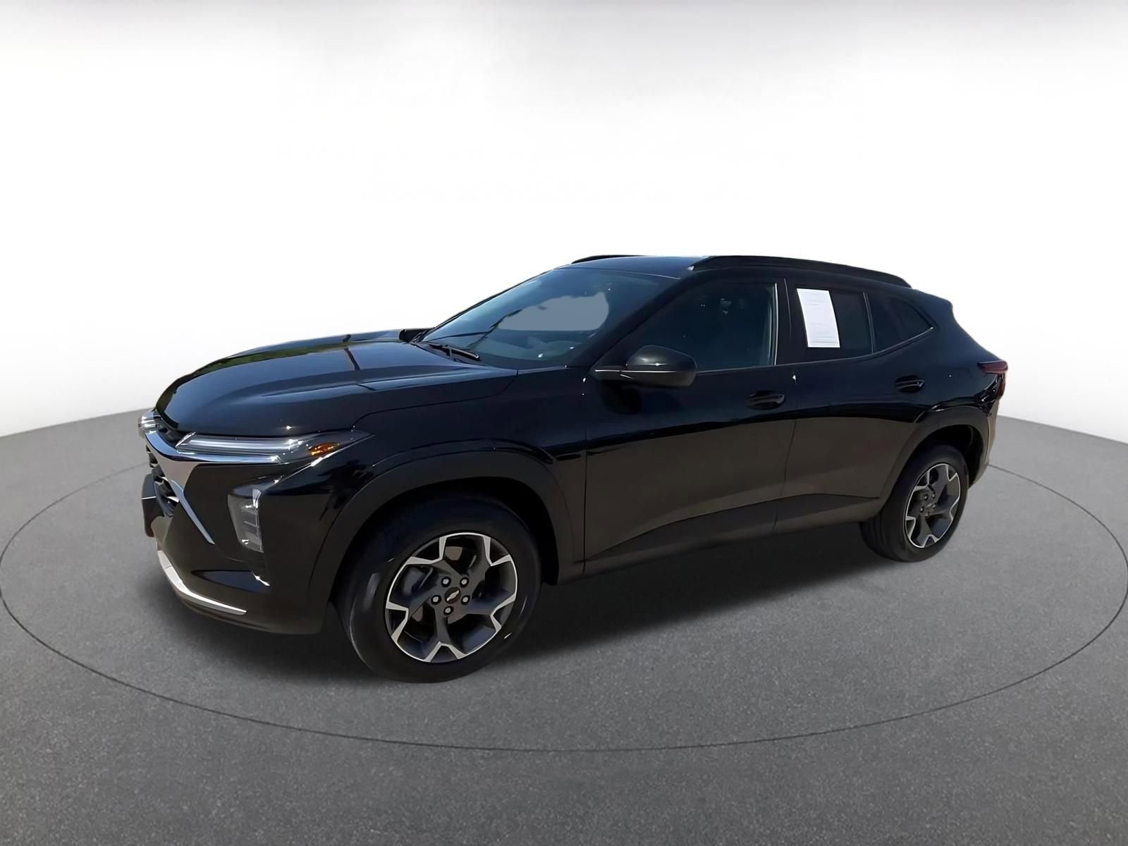 Used 2025 Chevrolet Trax LT FWD image 8