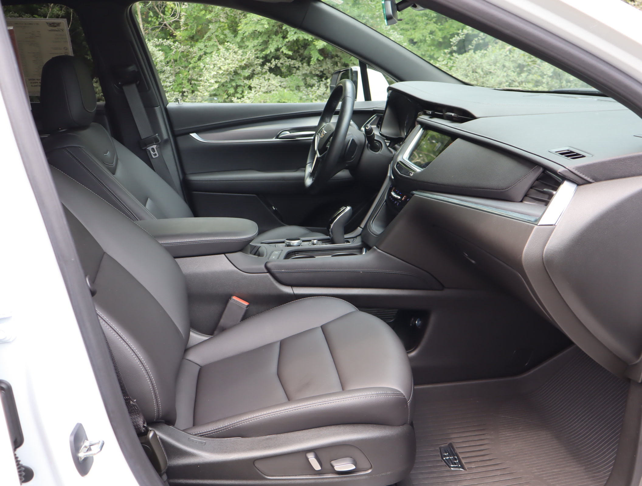 Used 2023 Cadillac XT5 Luxury w/ LPO, Floor Liner Package AWD/4WD image 22