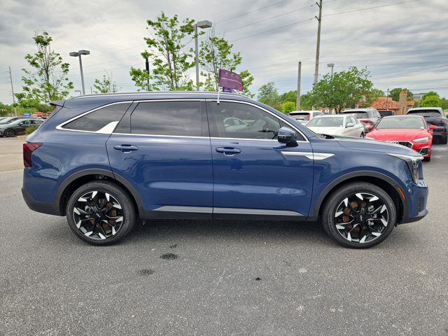 Used 2025 Kia Sorento EX w/ Panoramic Sunroof Package FWD image 6