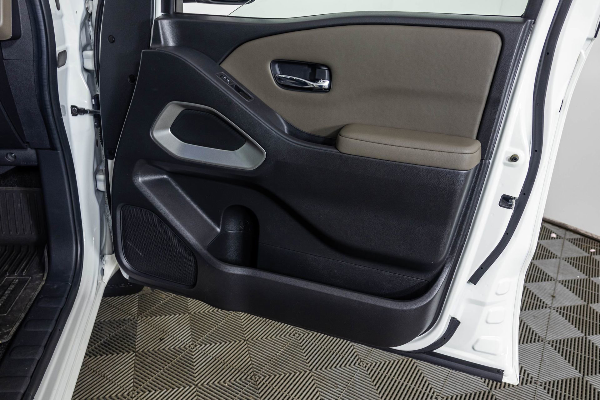 Used 2022 Nissan Frontier SV image 45