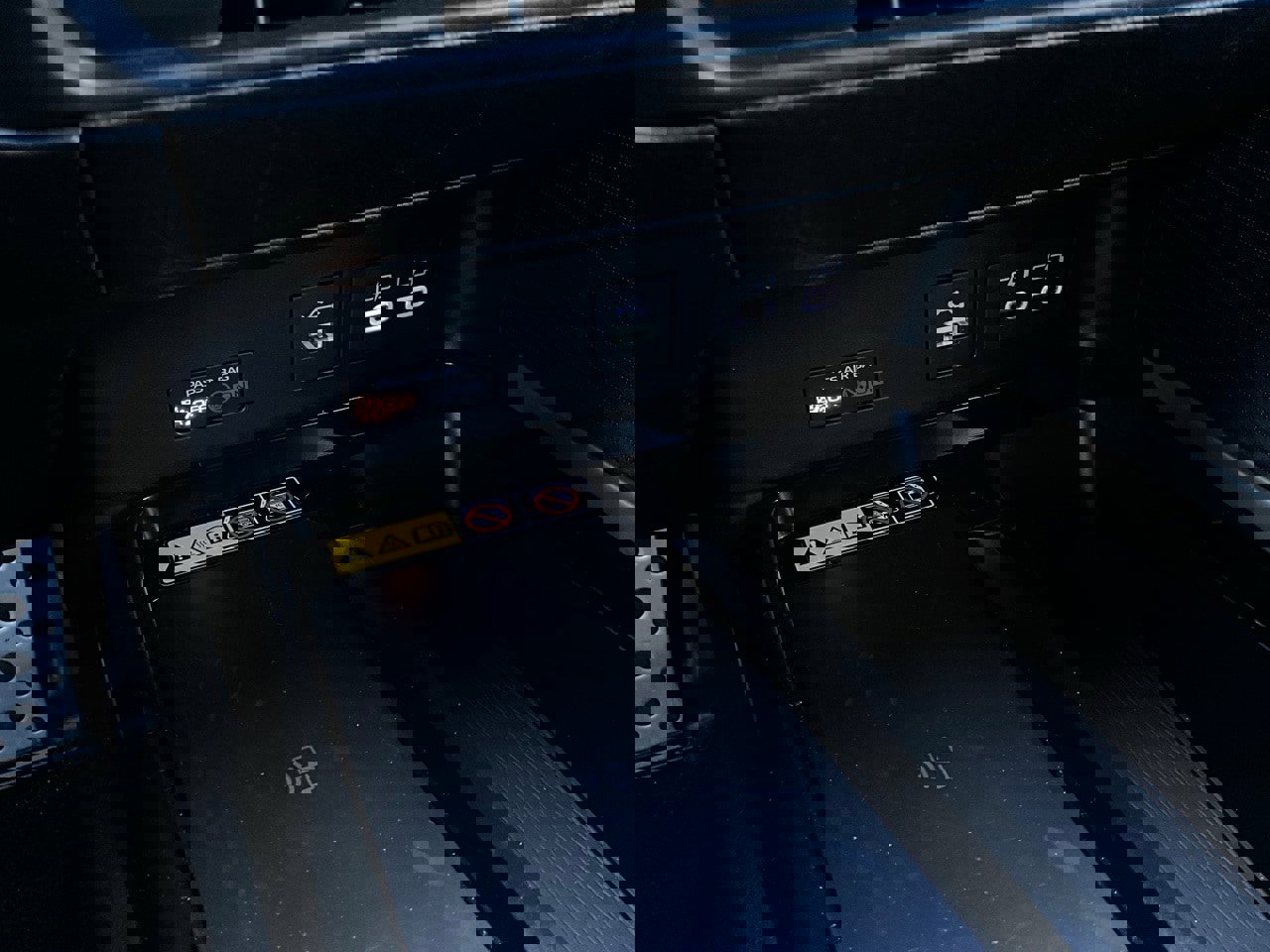 Used 2025 Toyota Camry SE image 25