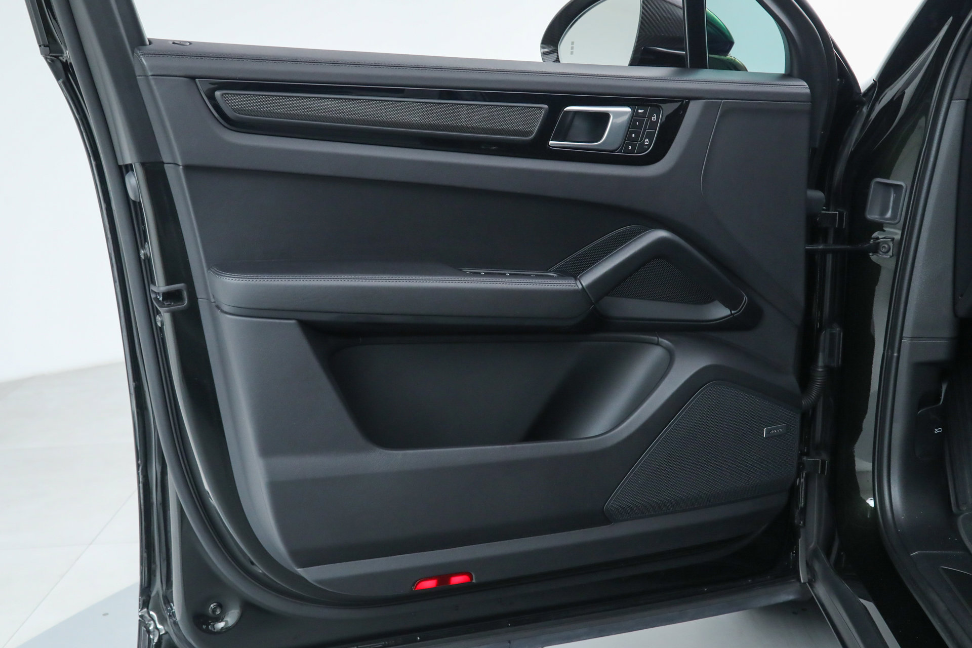 Used 2022 Porsche Cayenne Turbo GT image 21