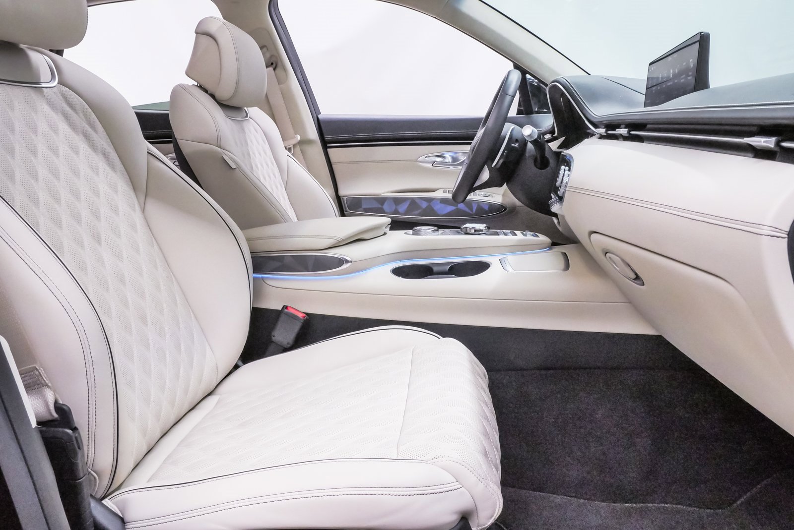 Certified 2025 Genesis GV70 3.5T Sport w/ Sport Advanced Package image 14