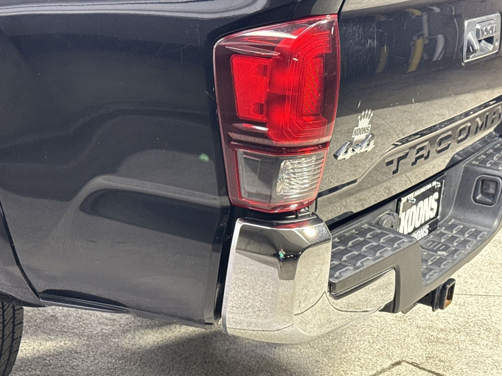 Used 2022 Toyota Tacoma SR5 AWD/4WD image 37
