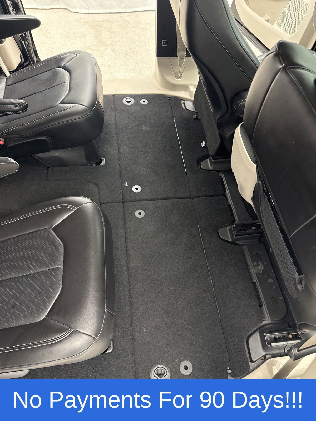 Used 2023 Chrysler Pacifica Touring-L FWD image 29
