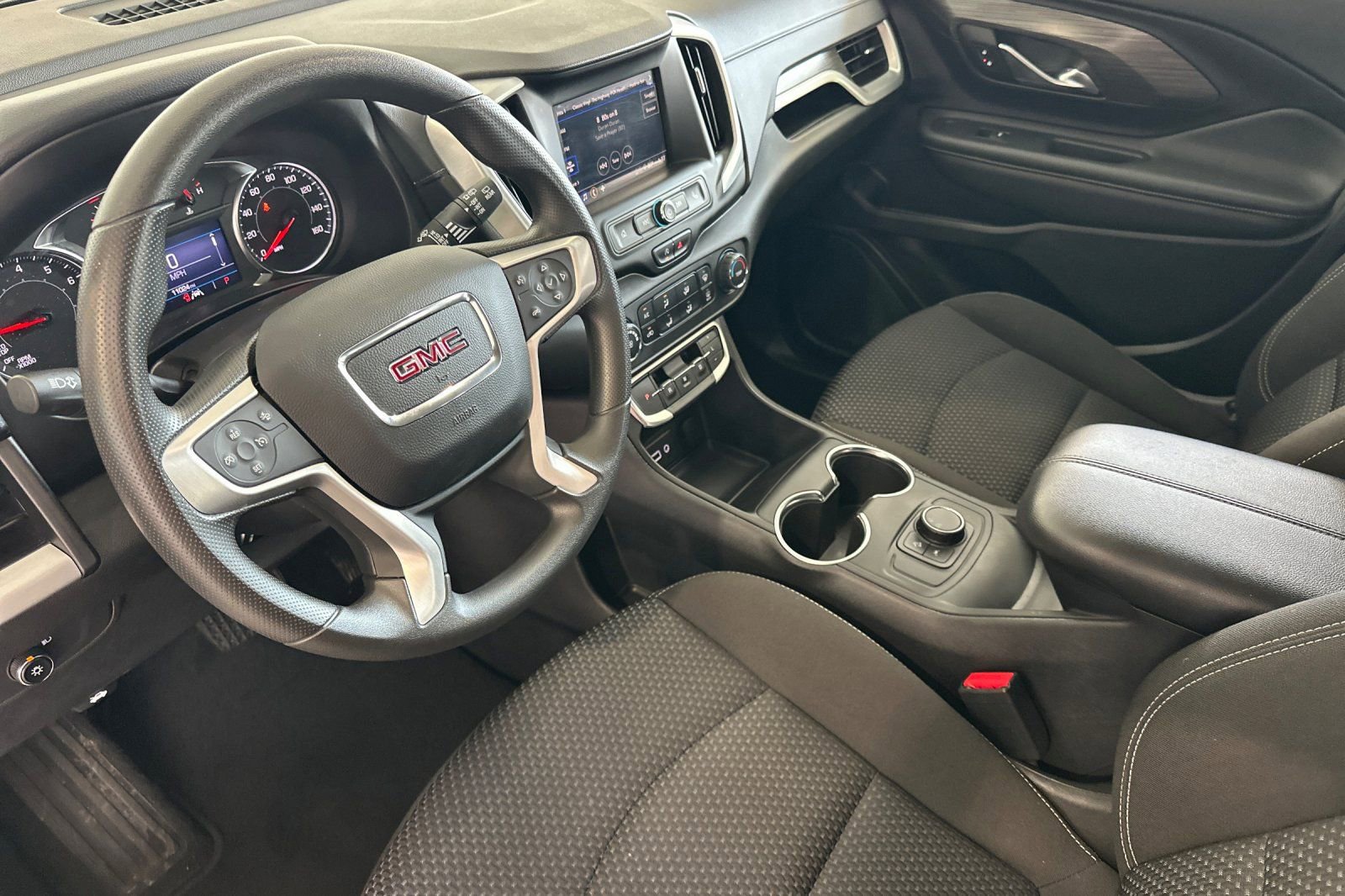 Used 2024 GMC Terrain SLE w/ Elevation Edition image 10