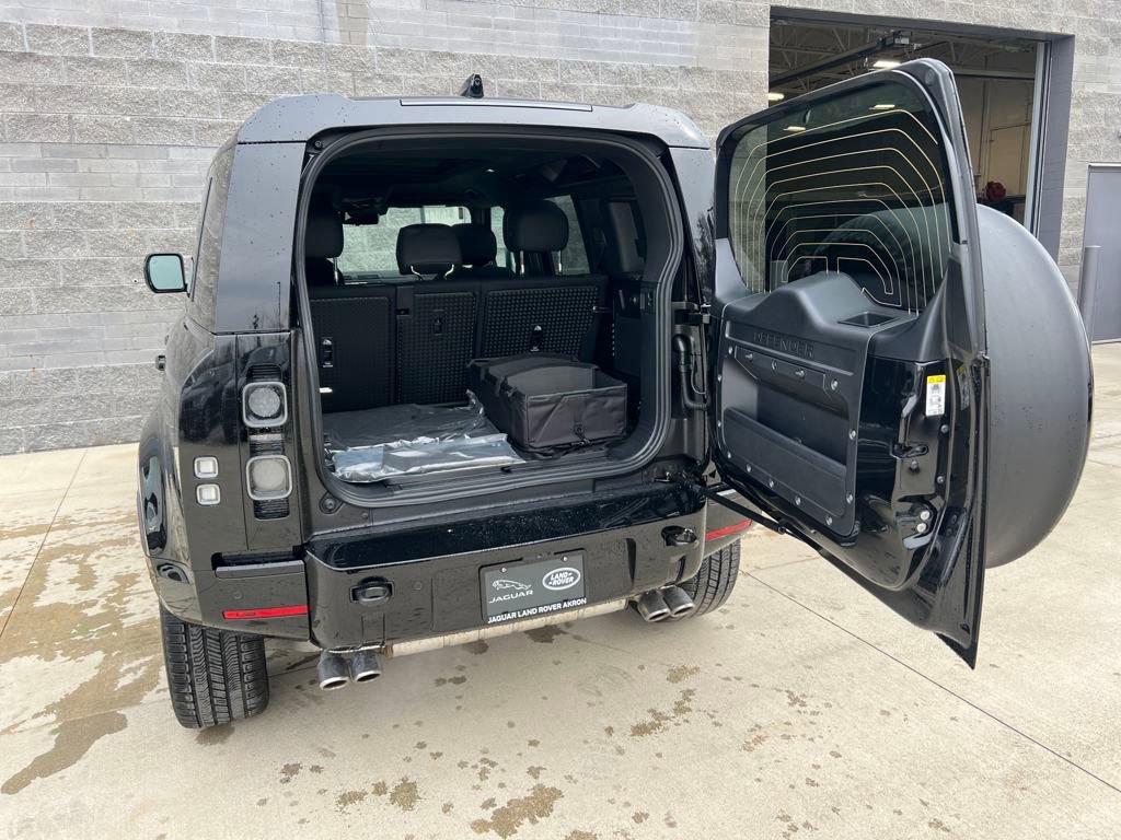 New 2025 Land Rover Defender 110 V8 image 9