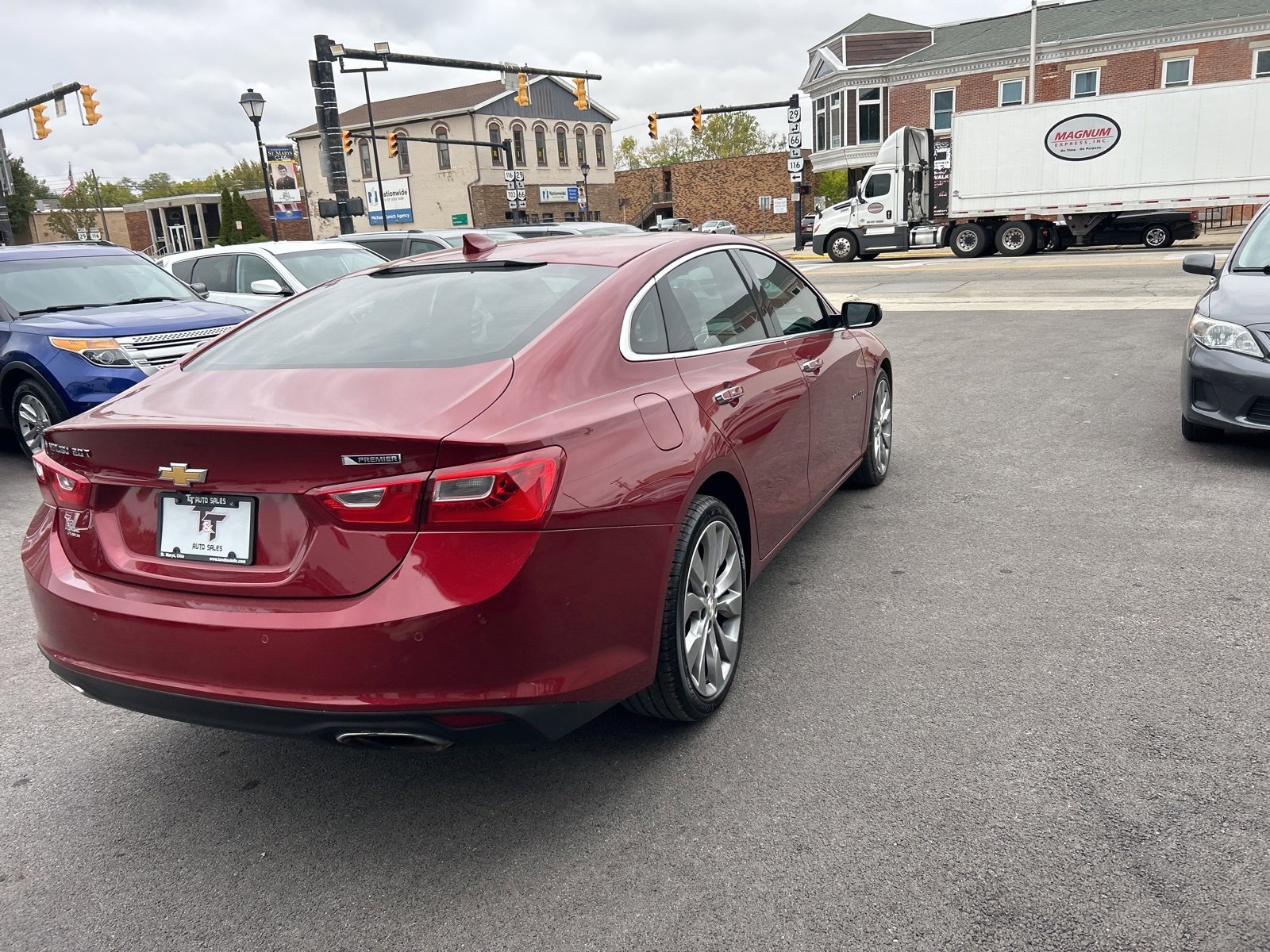 Used 2018 Chevrolet Malibu Premier w/ Premier Sun and Wheel Package image 5