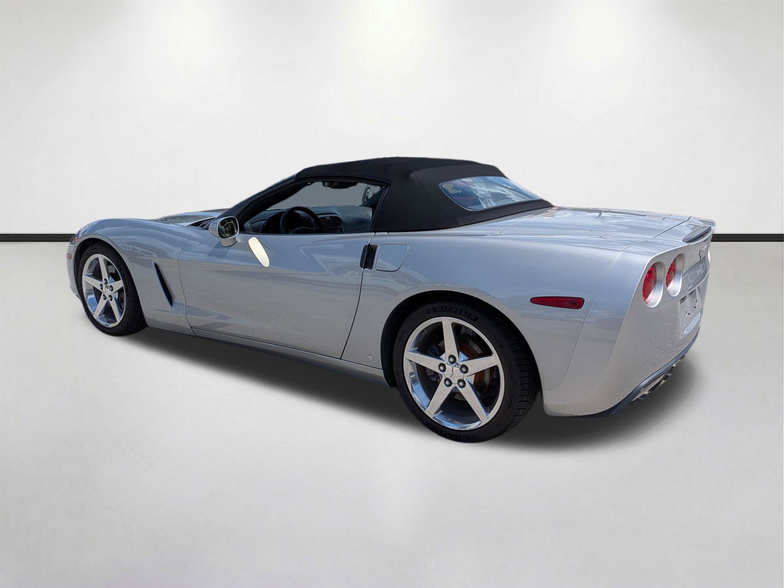 Used 2007 Chevrolet Corvette Convertible w/ Preferred Equipment Group RWD image 6