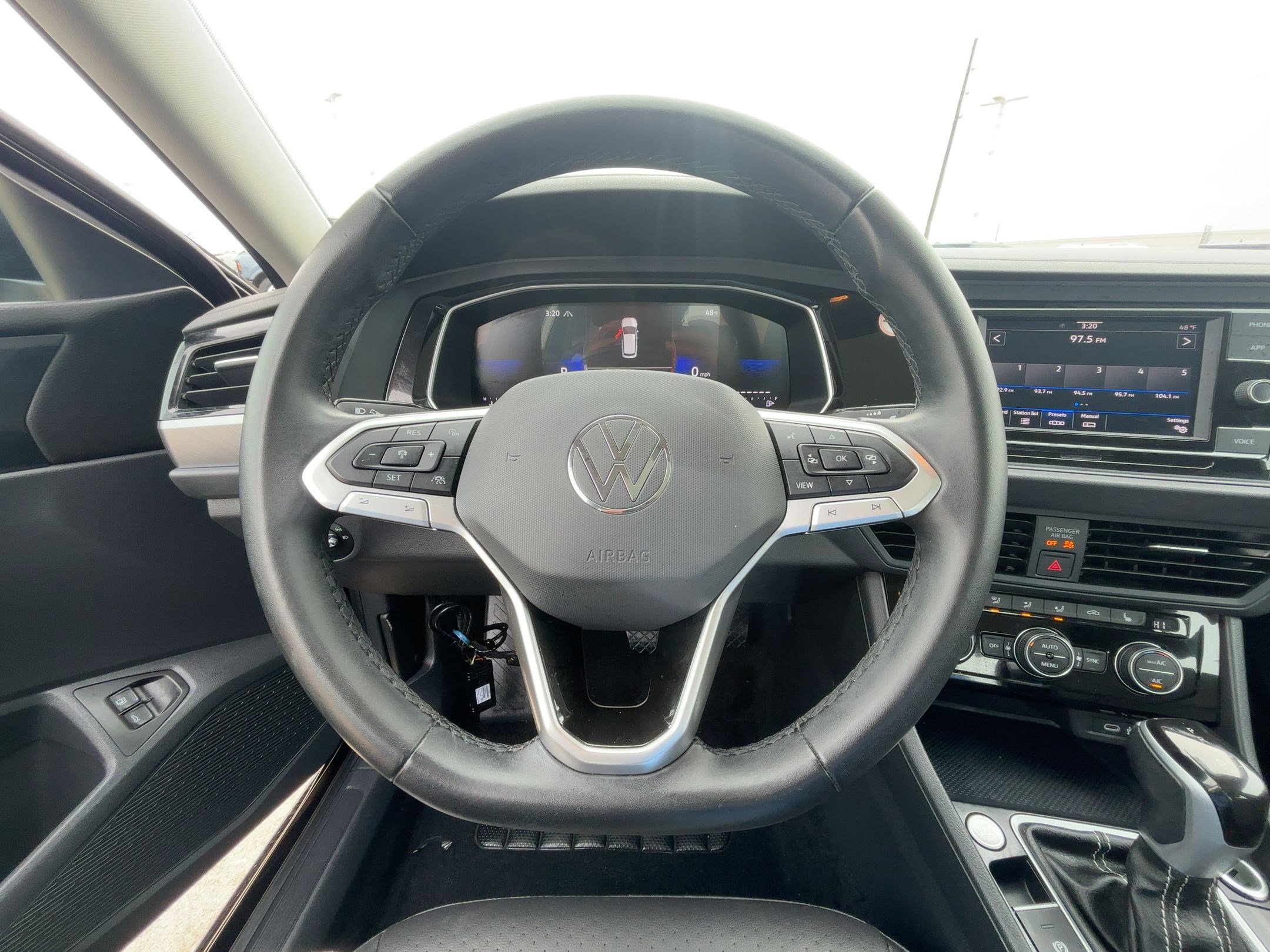 Used 2024 Volkswagen Jetta SE image 16