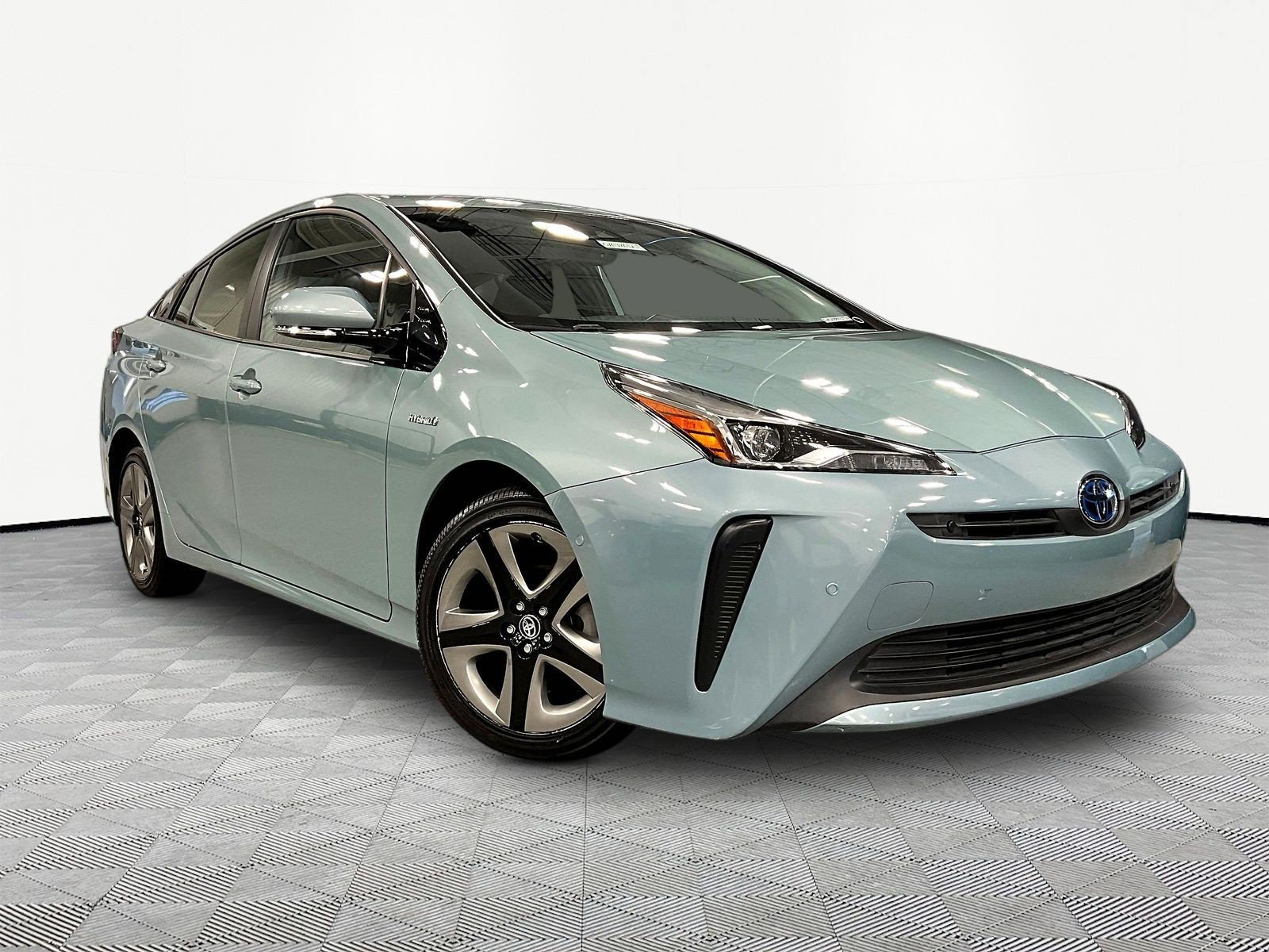 Used 2019 Toyota Prius XLE FWD image 3