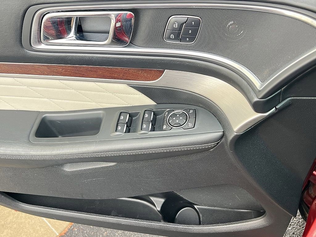 Used 2017 Ford Explorer Platinum image 21