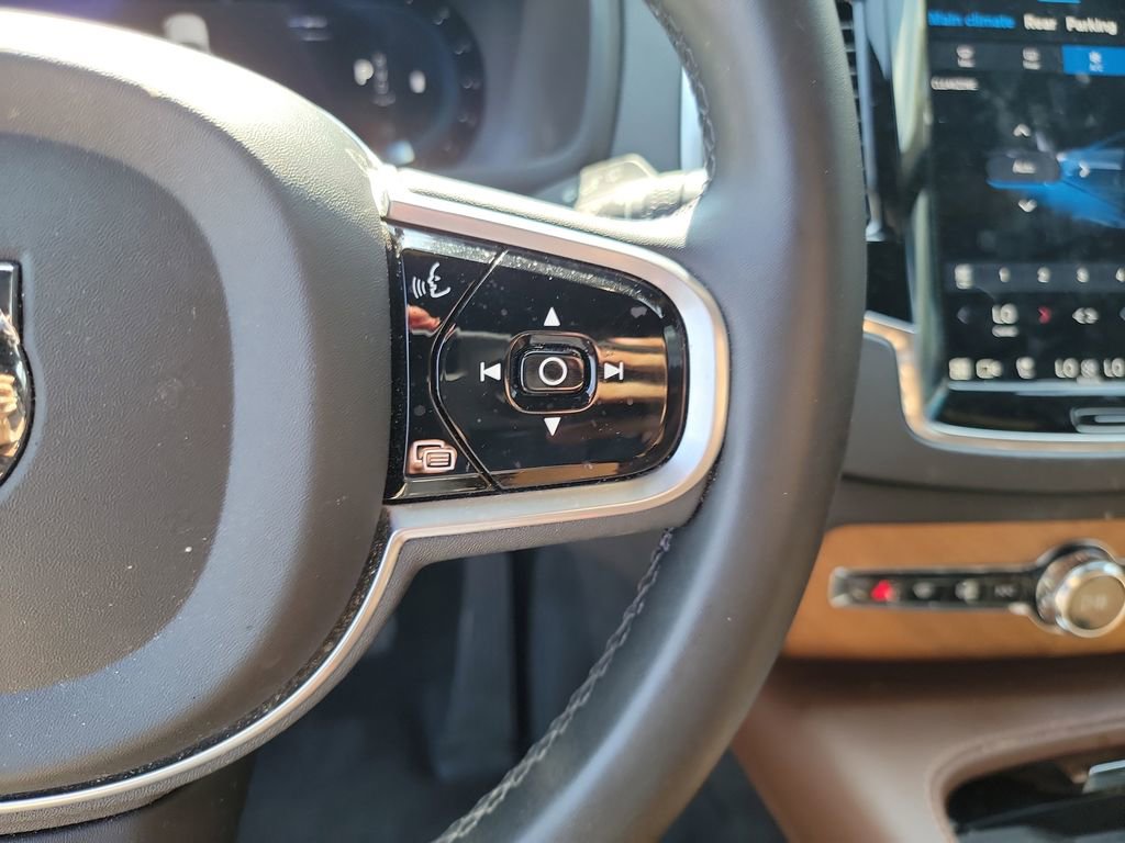 Used 2023 Volvo XC90 B6 Plus w/ Protection Package Premier image 28