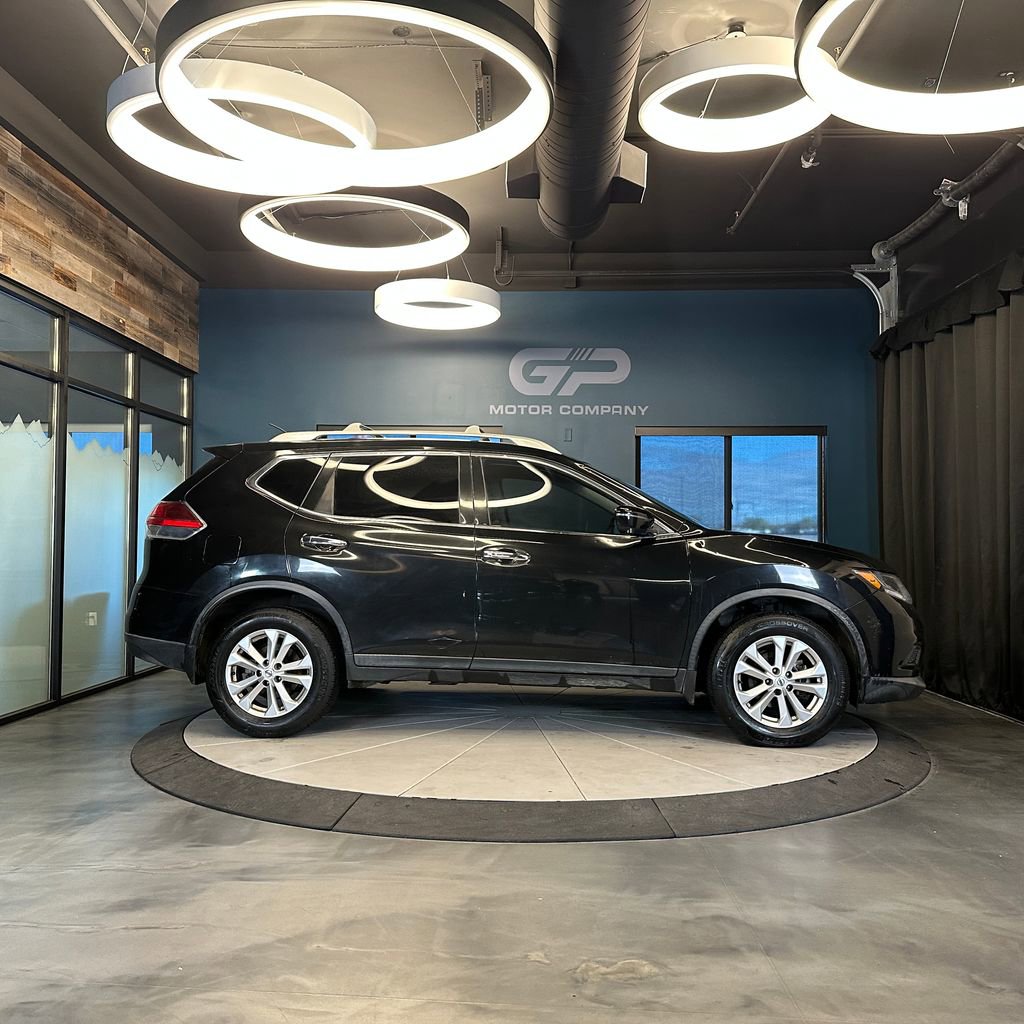 Used 2016 Nissan Rogue SV w/ SV Premium Package image 2