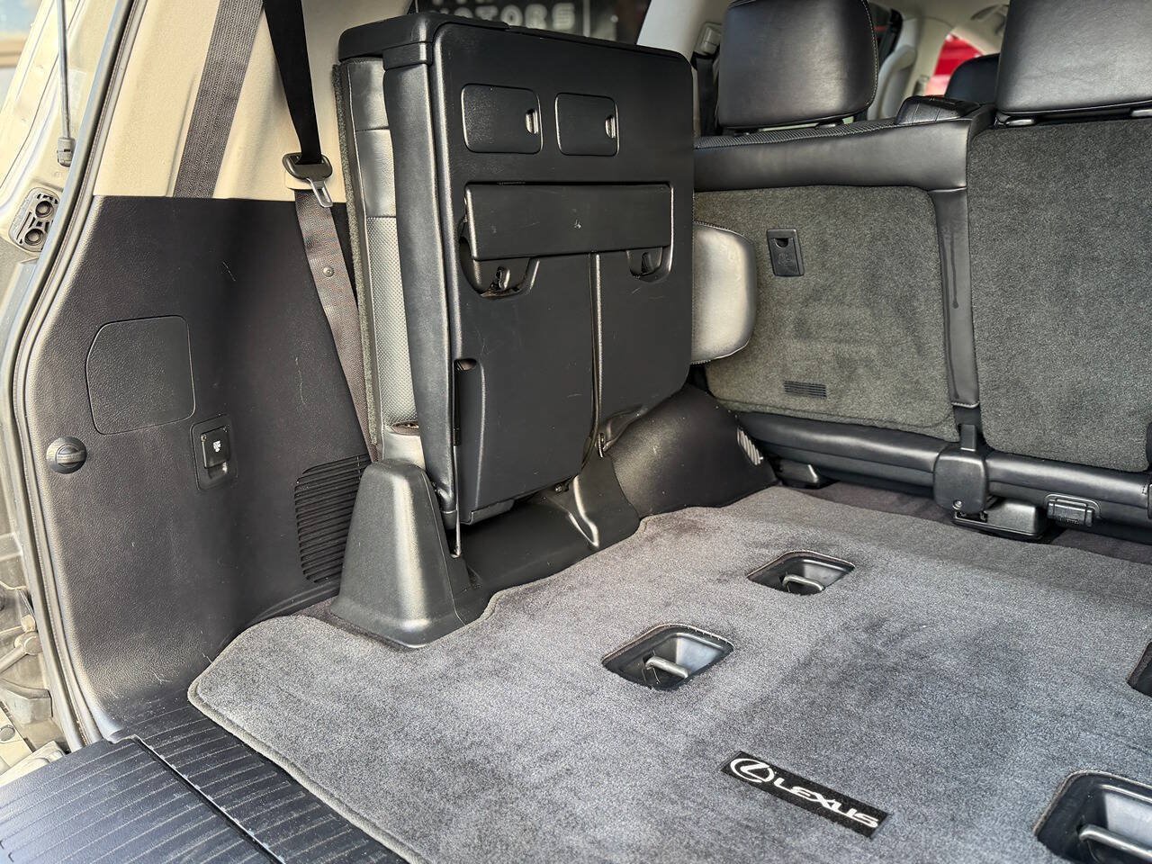 Used 2017 Lexus LX 570 4WD w/ Luxury Package image 95