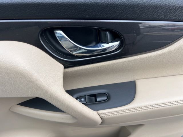 Used 2020 Nissan Rogue SV w/ Sun & Sound Touring Package image 36