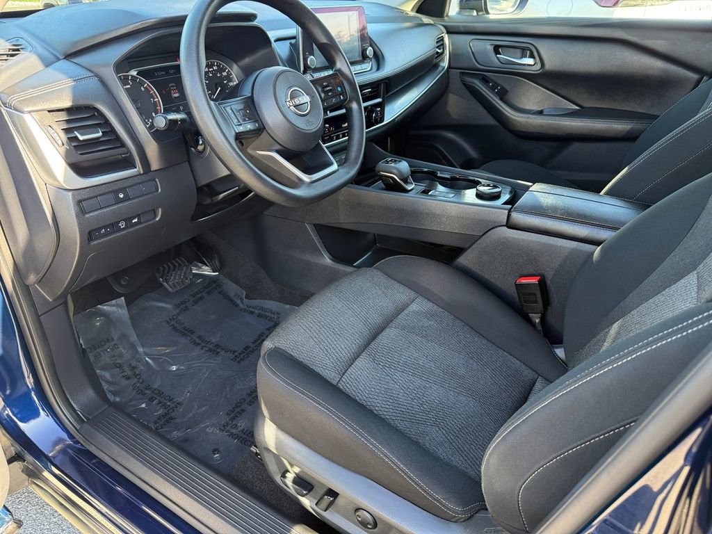 Used 2024 Nissan Rogue SV image 11