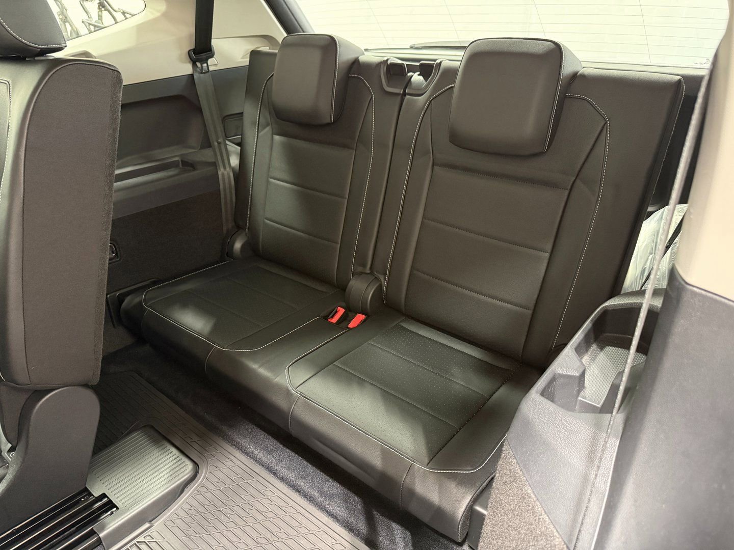 Used 2021 Volkswagen Tiguan SE image 46