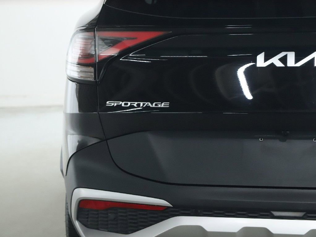 Used 2025 Kia Sportage LX AWD/4WD image 45