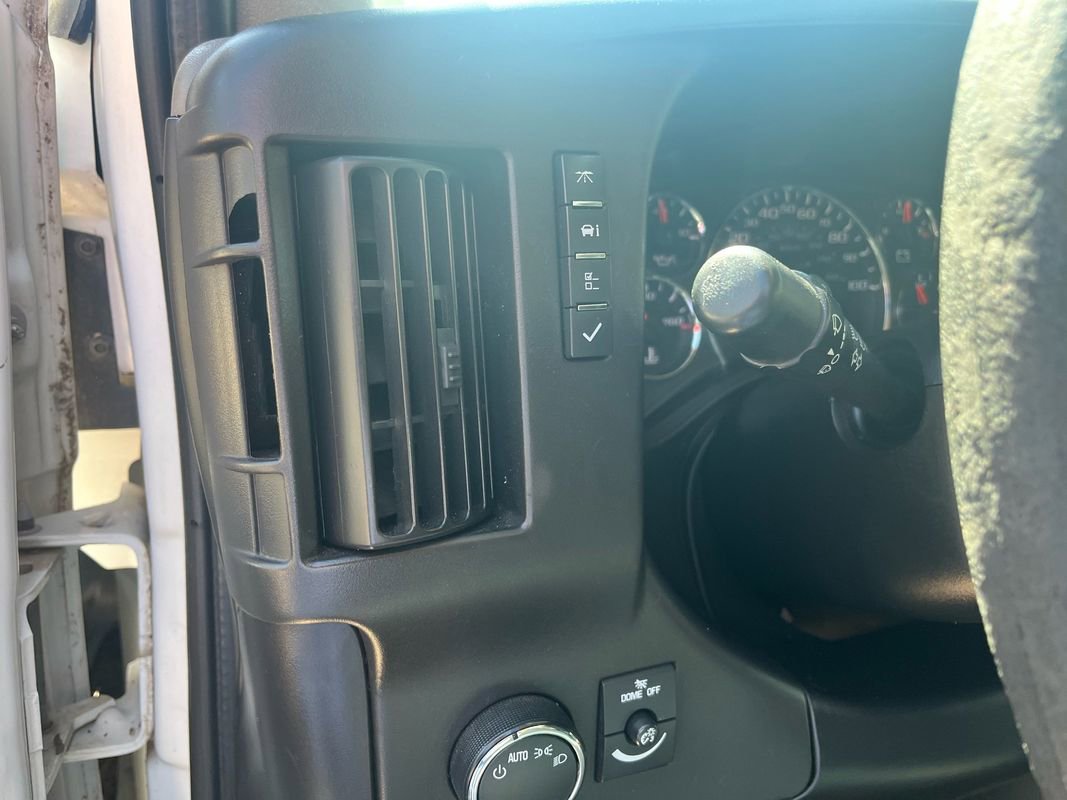 Used 2010 Chevrolet Express 2500 image 10