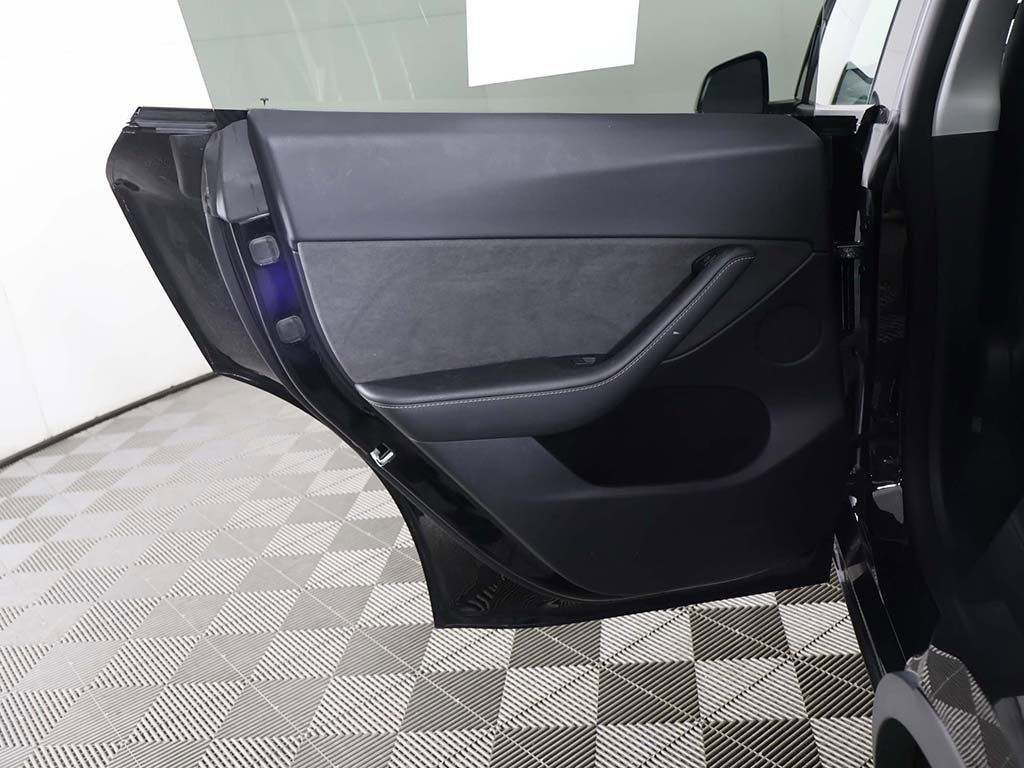 Used 2022 Tesla Model Y Long Range image 26