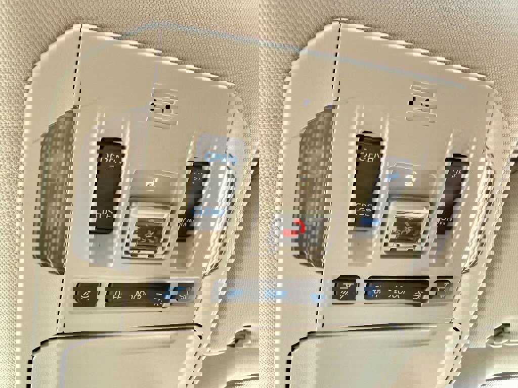 Used 2022 Toyota Highlander Limited image 37