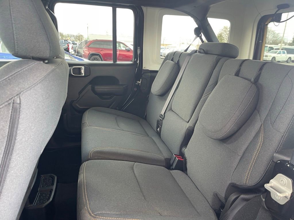 Used 2024 Jeep Wrangler Unlimited w/ Convenience Group image 17