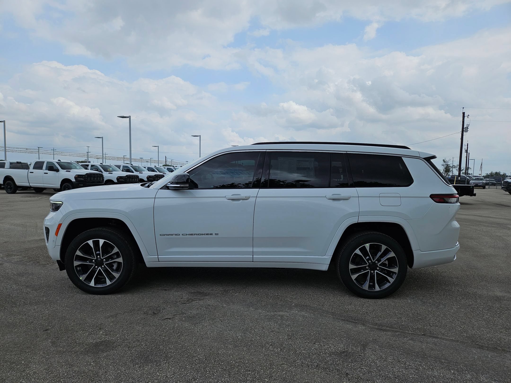 New 2025 Jeep Grand Cherokee L Overland w/ Advanced Protech Group III AWD/4WD image 6