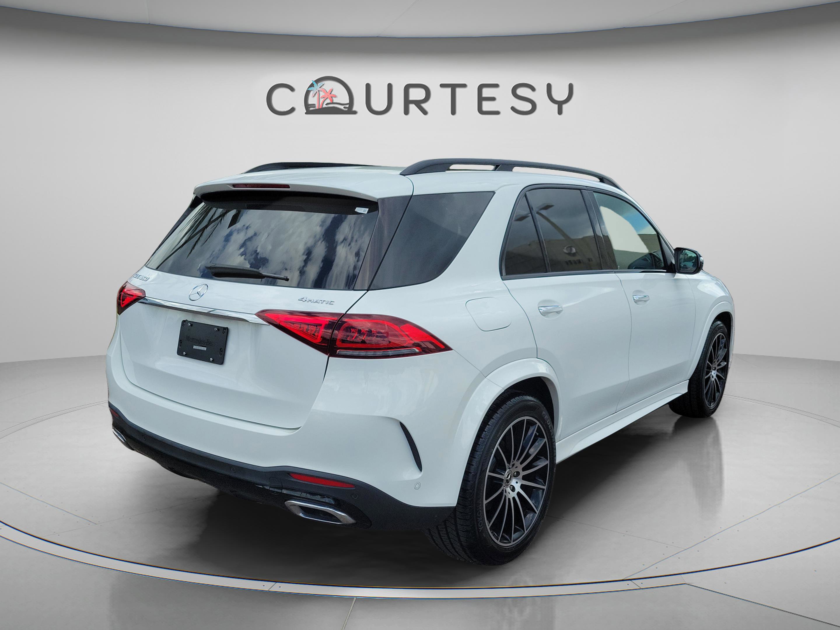 Used 2022 Mercedes-Benz GLE 350 4MATIC image 3