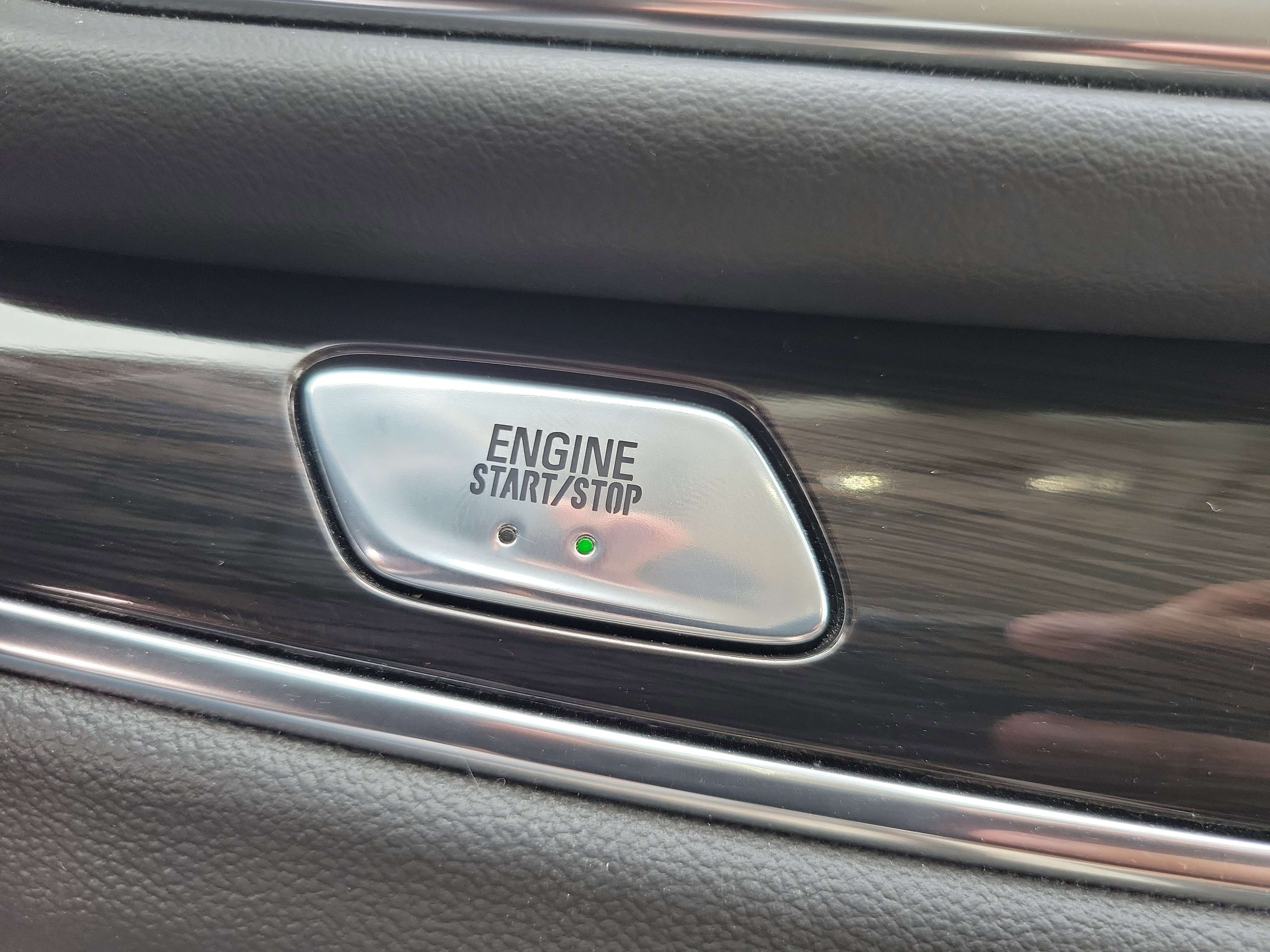 Used 2024 Buick Enclave Essence image 31