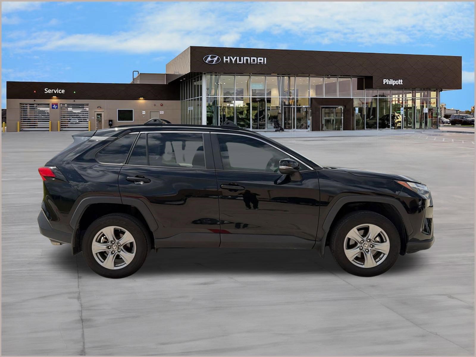 Used 2024 Toyota RAV4 XLE w/ Convenience Package image 8