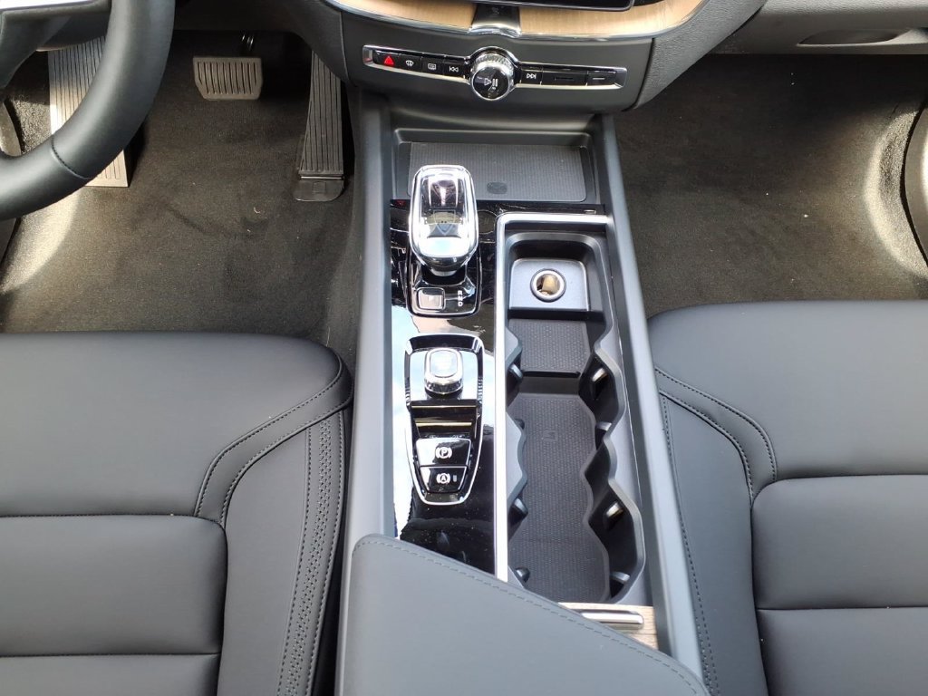 New 2026 Volvo XC60 T8 Plus w/ Climate Package AWD/4WD image 19