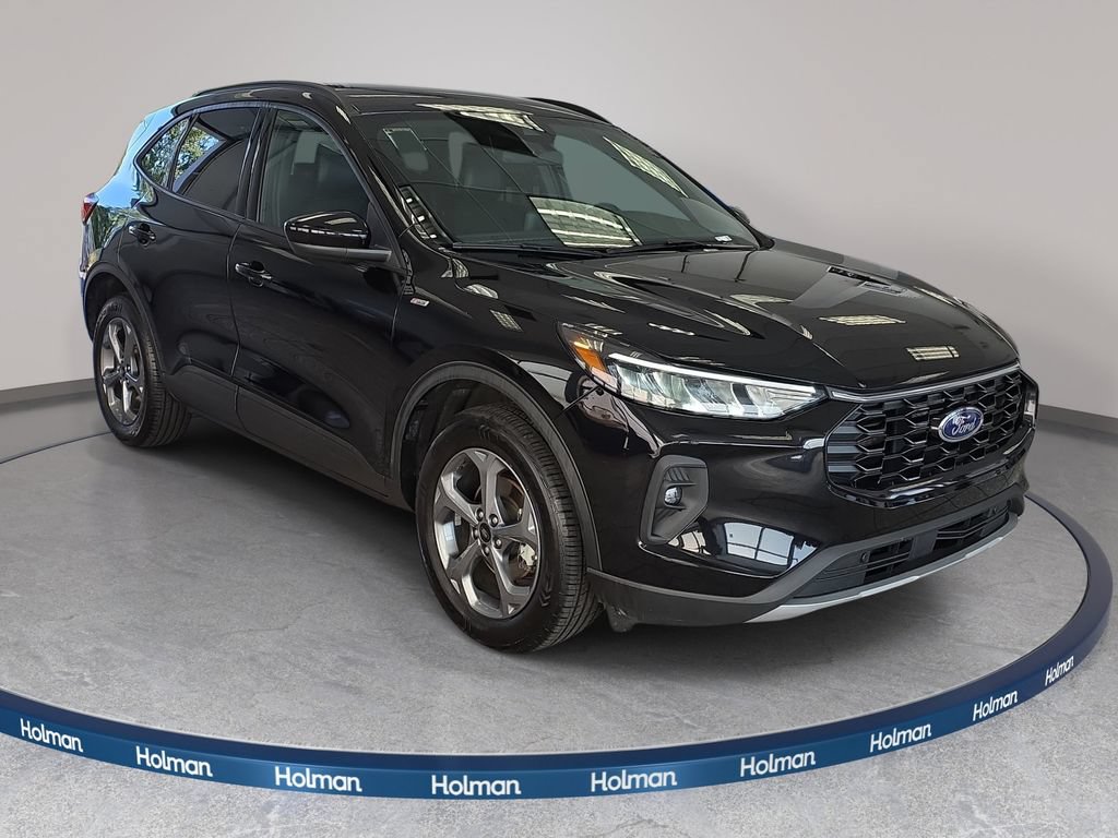 Certified 2025 Ford Escape ST-Line Select AWD/4WD image 3