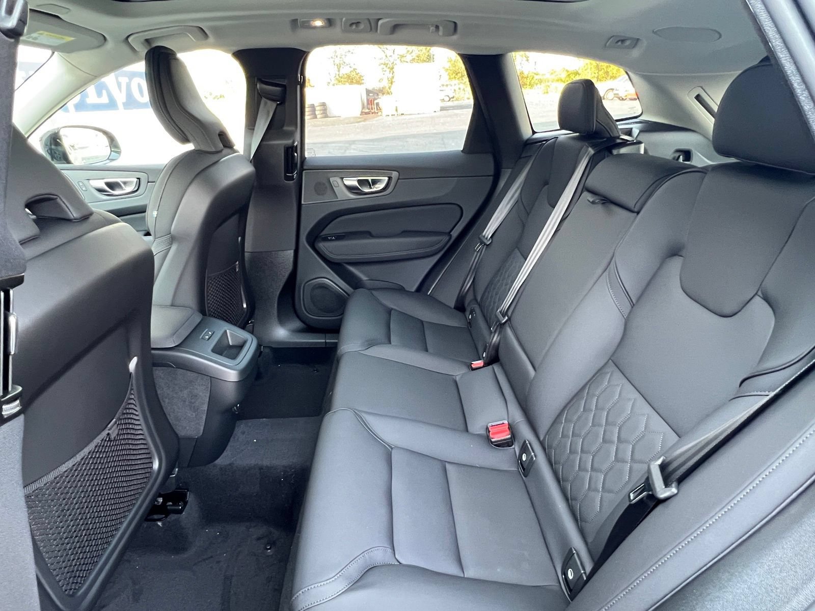 New 2026 Volvo XC60 B5 Plus w/ Protection Package Premier AWD/4WD image 15