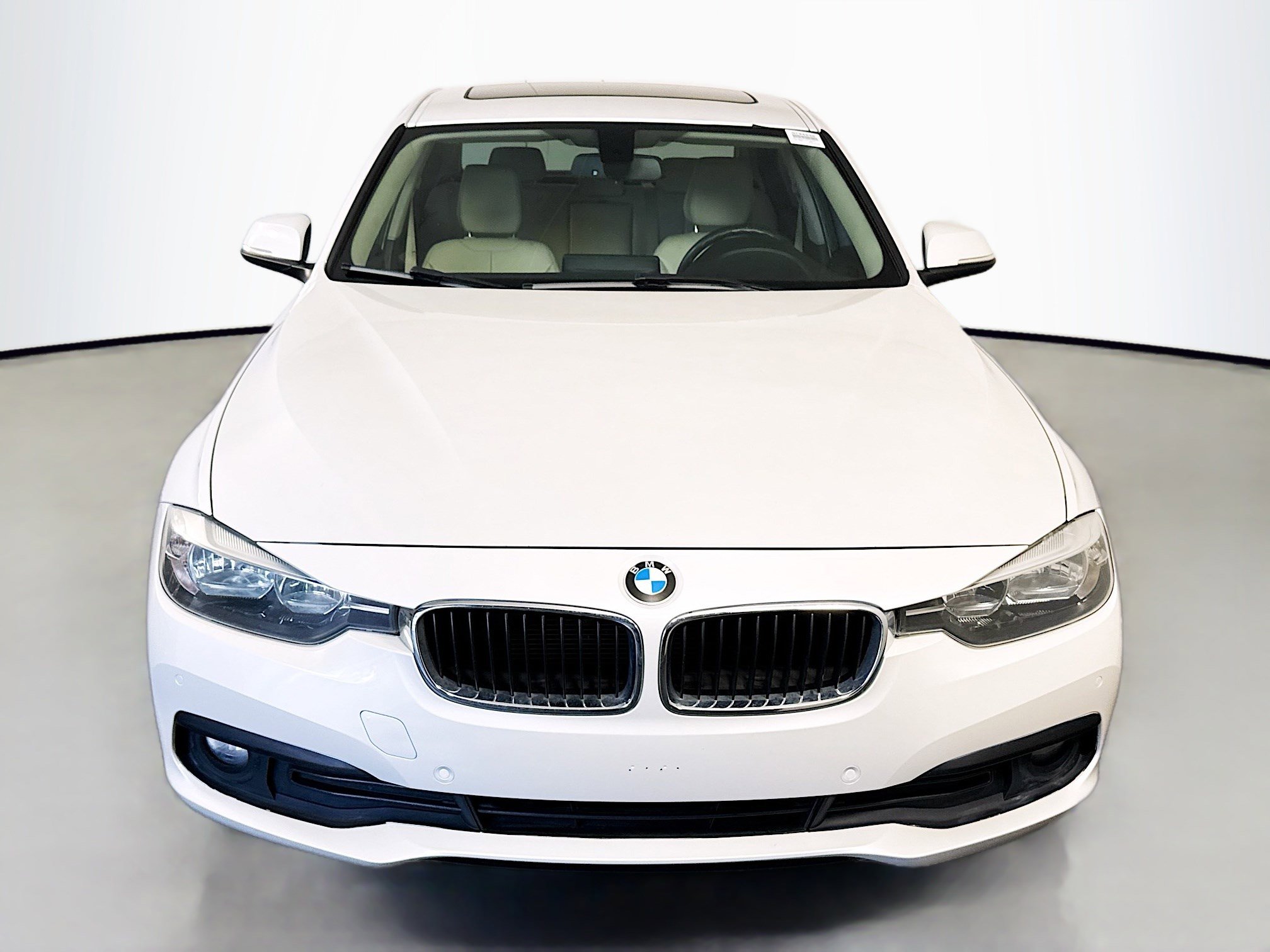 Used 2016 BMW 320i xDrive Sedan image 2