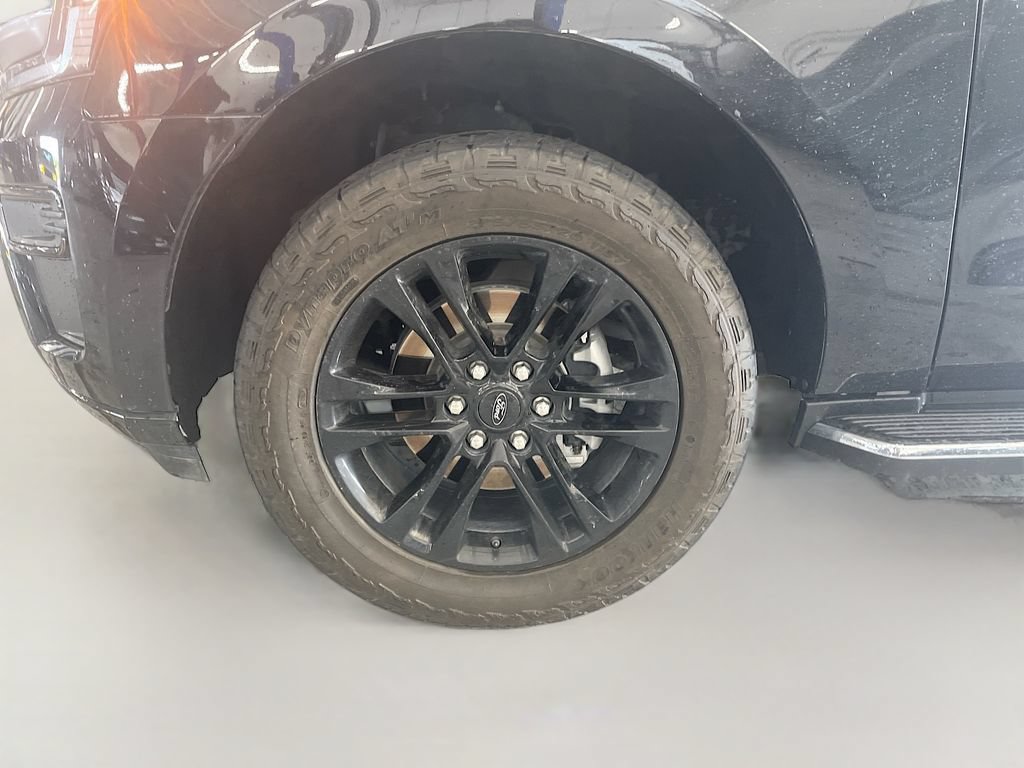 Used 2023 Ford Expedition XLT AWD/4WD image 32