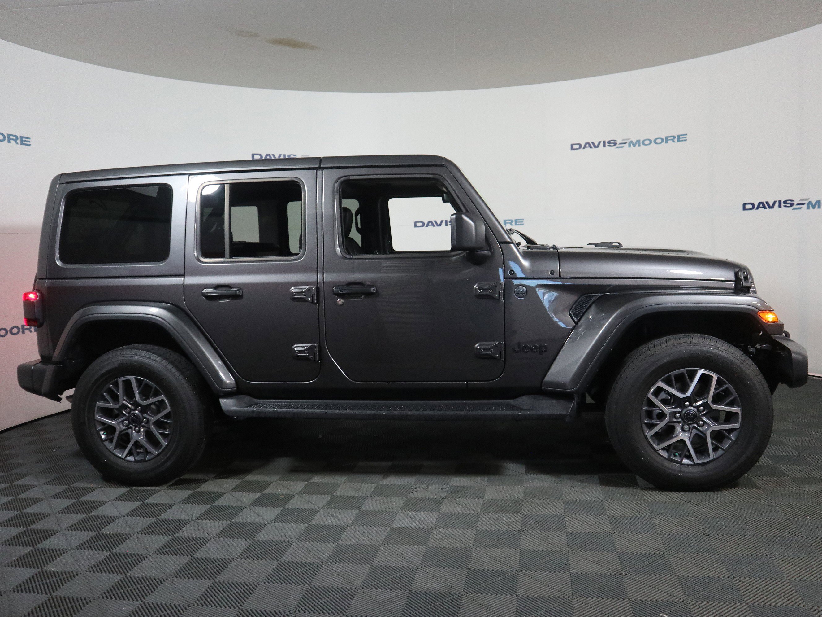 Certified 2025 Jeep Wrangler Unlimited Sahara AWD/4WD image 4