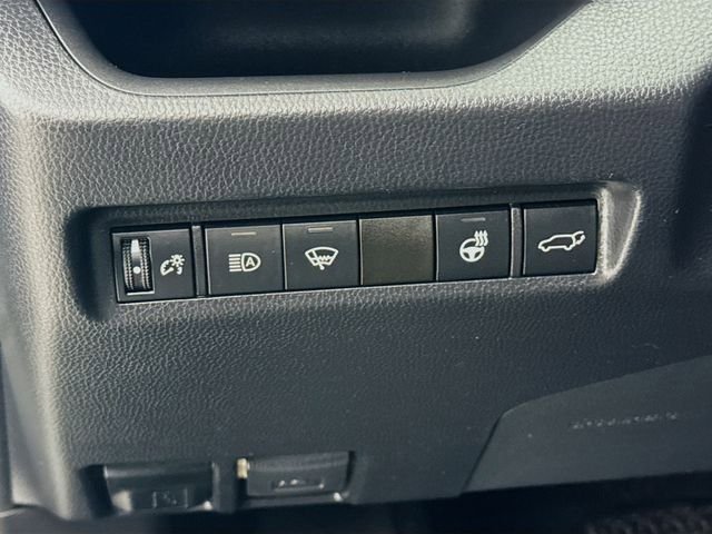 Used 2021 Toyota RAV4 XLE w/ Convenience Package AWD/4WD image 11