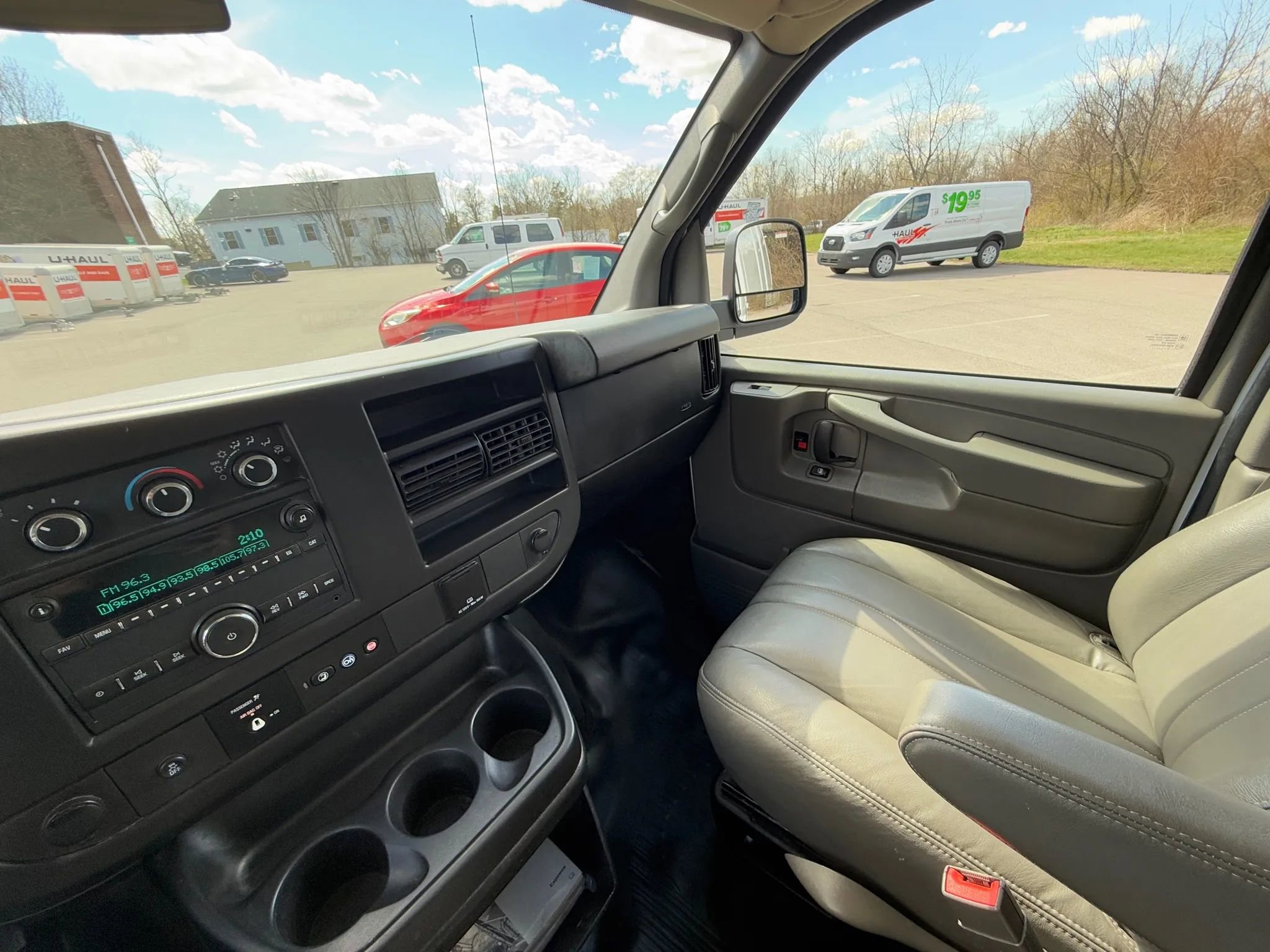 Used 2015 Chevrolet Express 2500 image 21