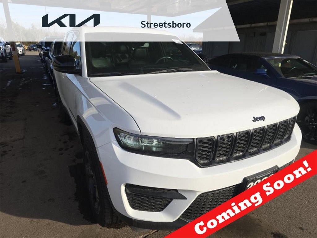 Used 2022 Jeep Grand Cherokee Altitude image 1