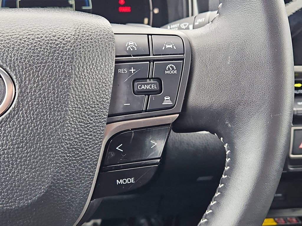 Used 2025 Toyota Camry SE w/ Convenience Package image 25