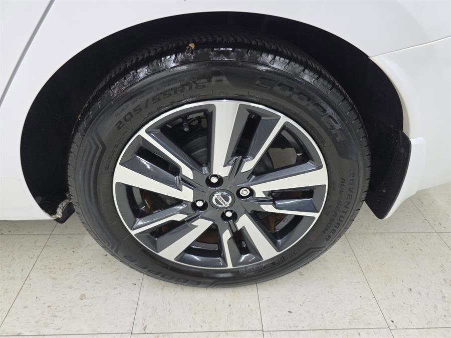 Used 2021 Nissan Versa SV image 29