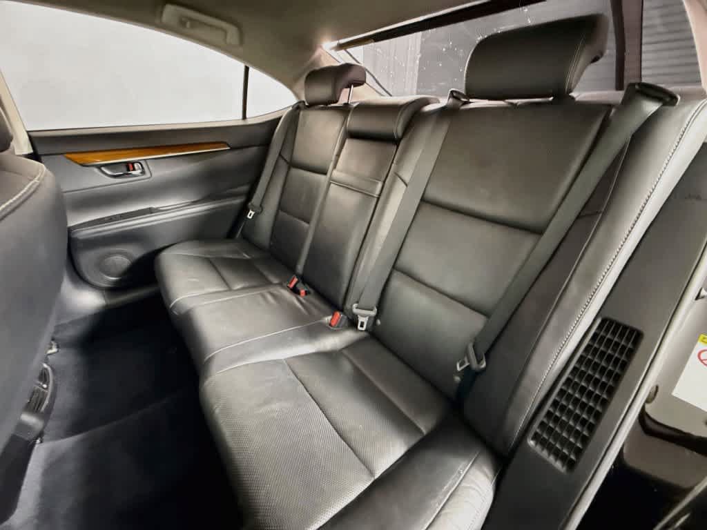 Used 2015 Lexus ES 300h w/ Navigation System Package FWD image 23