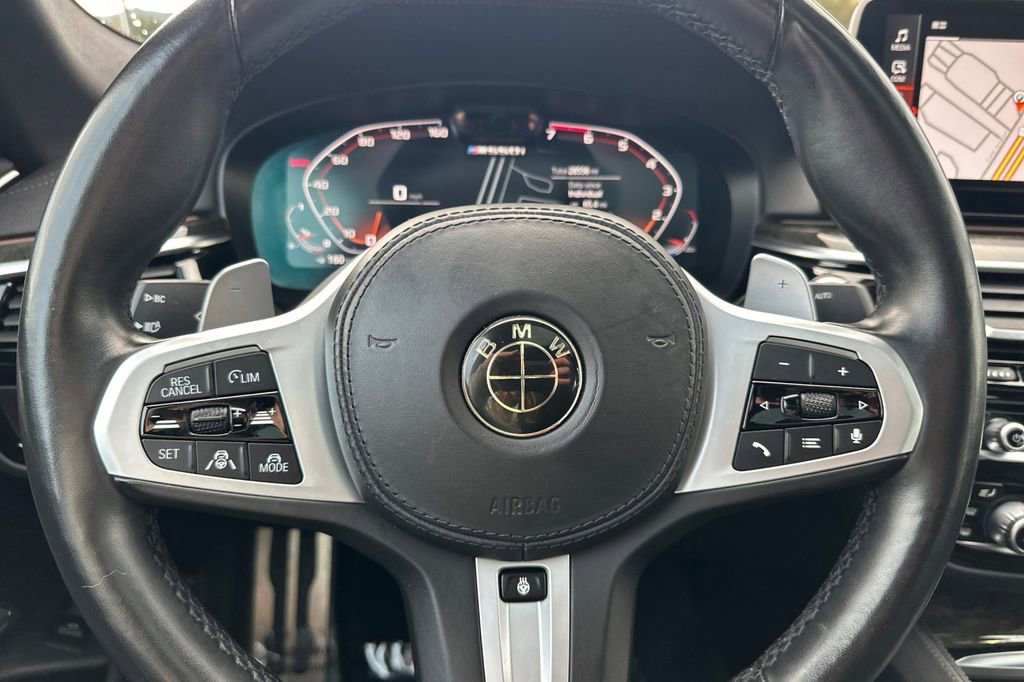 Used 2022 BMW M550i xDrive M550i xDrive w/ Dynamic Handling Package image 26