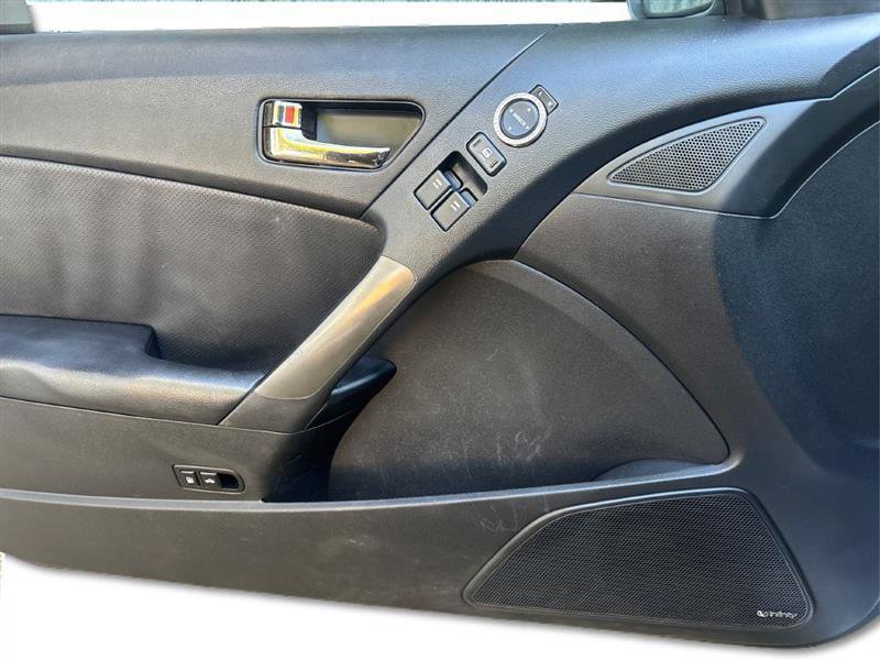 Used 2012 Hyundai Genesis 3.8 RWD image 16